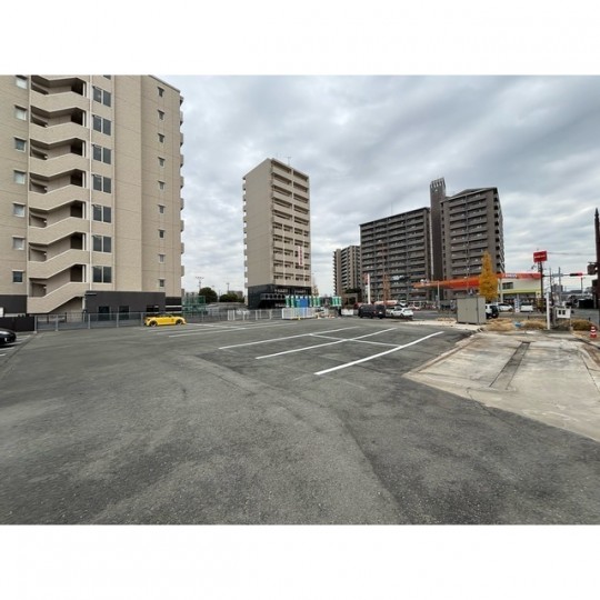 ESTASIA駐車場