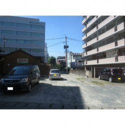 岡田駐車場 (0012)
